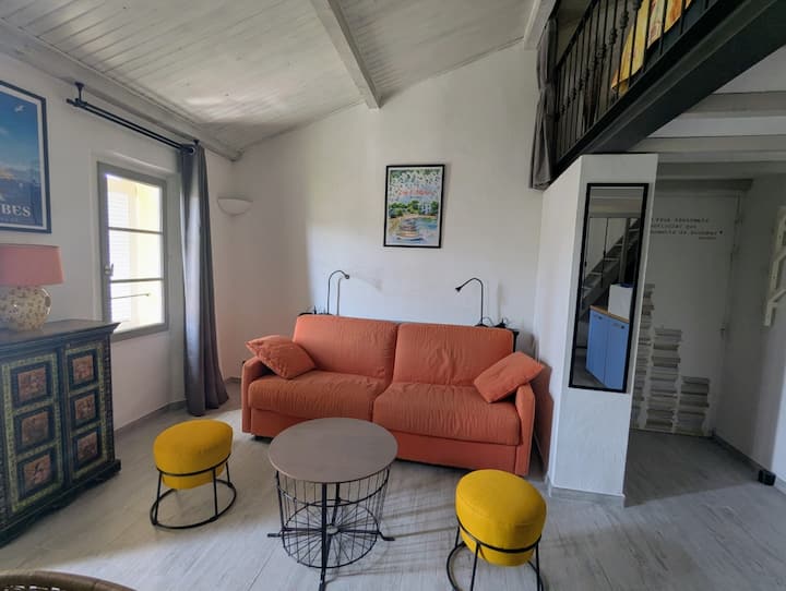 Studio Avec Grande Mezzanine. Vieil Antibes - Antibes