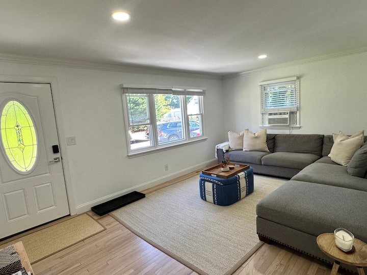 Cozy Hamptons Home Near Beaches & Town - East Quogue, NY
