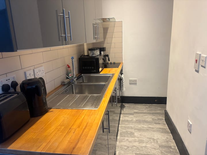 1 Bedroom Apartment Close To City Centre - Warrington