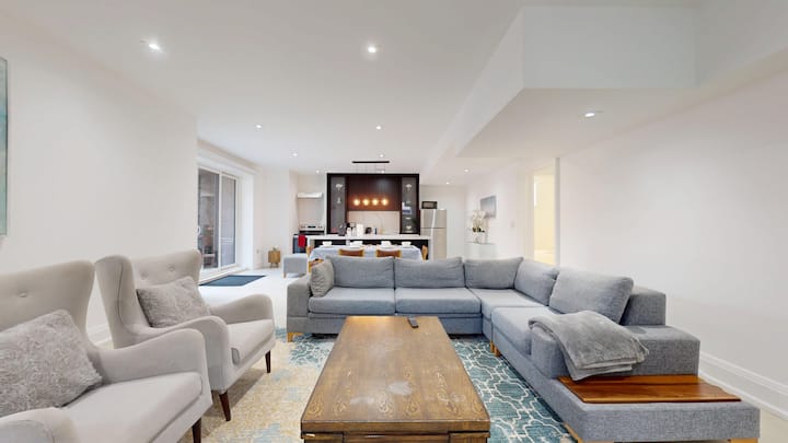 Luxury 2 Bdrm Lower Level Suite Near Roger Stadium - Vaughan