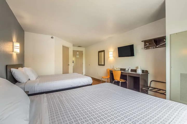 4 Affordable Units Near Knoxville Zoo - 6.1 Mi - Knoxville, TN