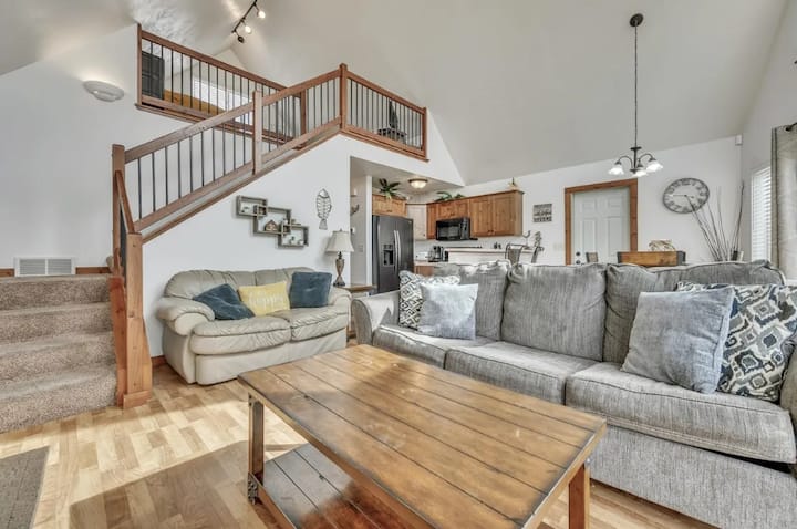 Lake Escape Home In Arnold’s Park - Spirit Lake, IA