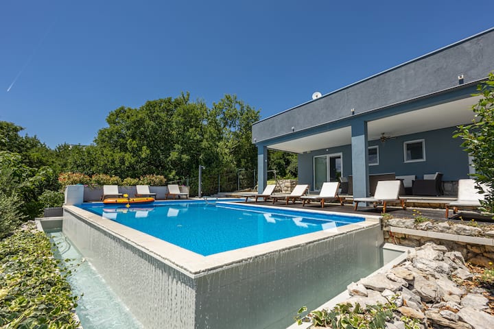 Private Retreat With Heated  Pool And Sea View - Crikvenica
