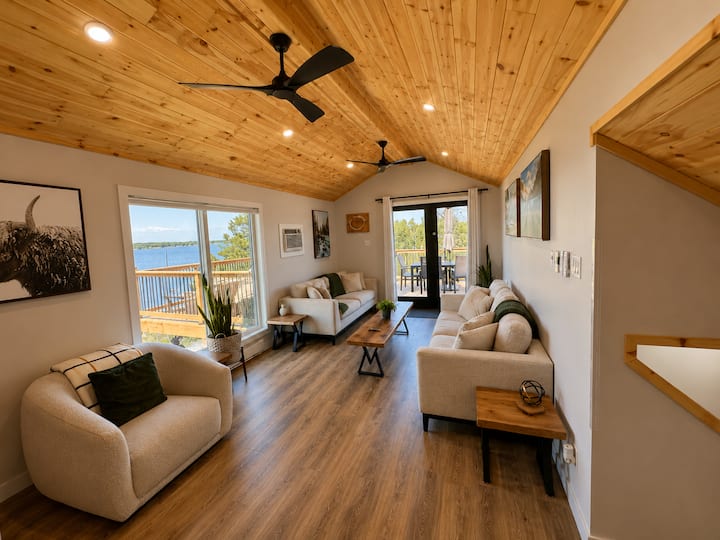 Granite Sunset Retreat Lakefront Cottage - Manitoba