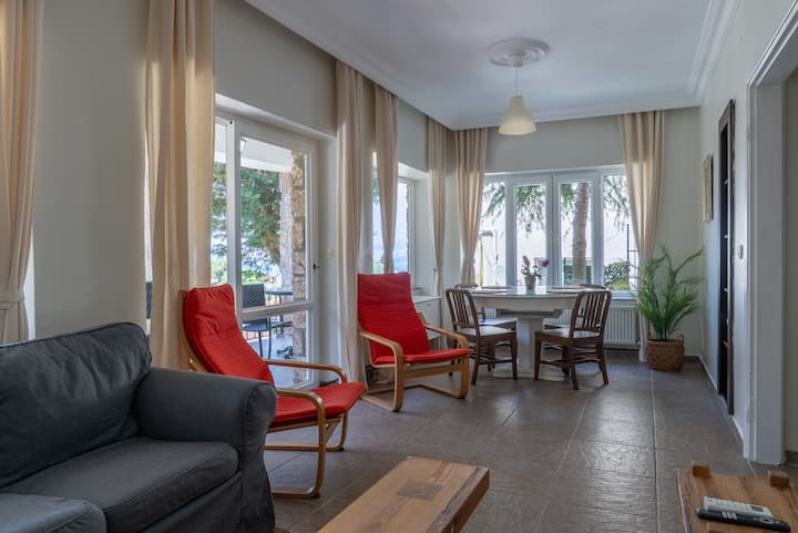 Sea View Apartment With Shared Pool In Buyukada - Büyükada