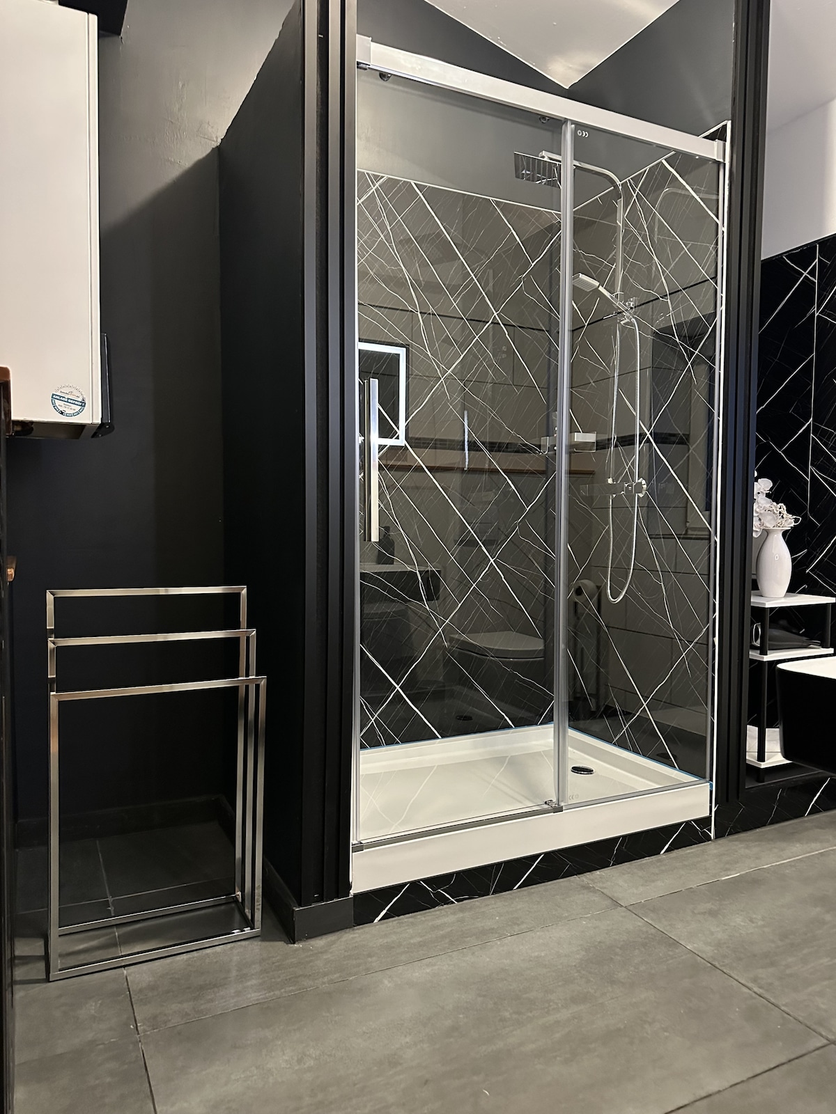Apartment with bathroom with shower
