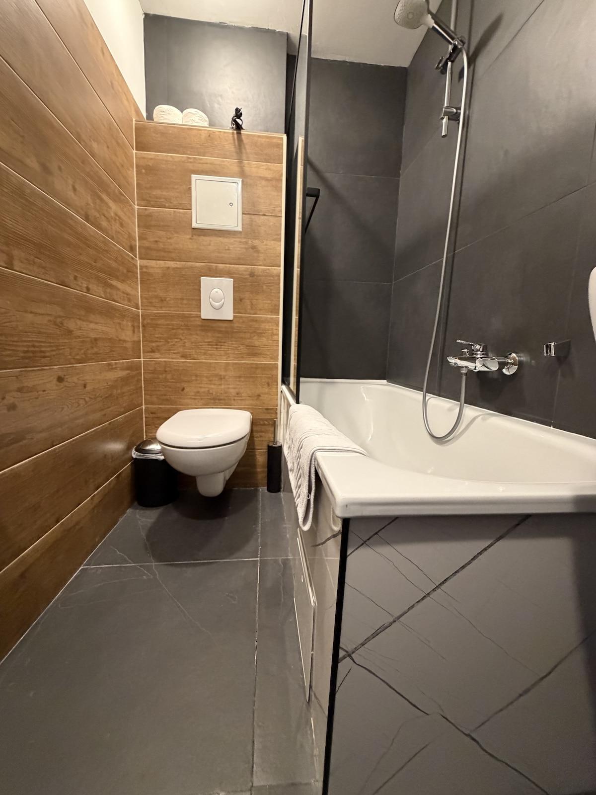 Apartment with bathroom with shower