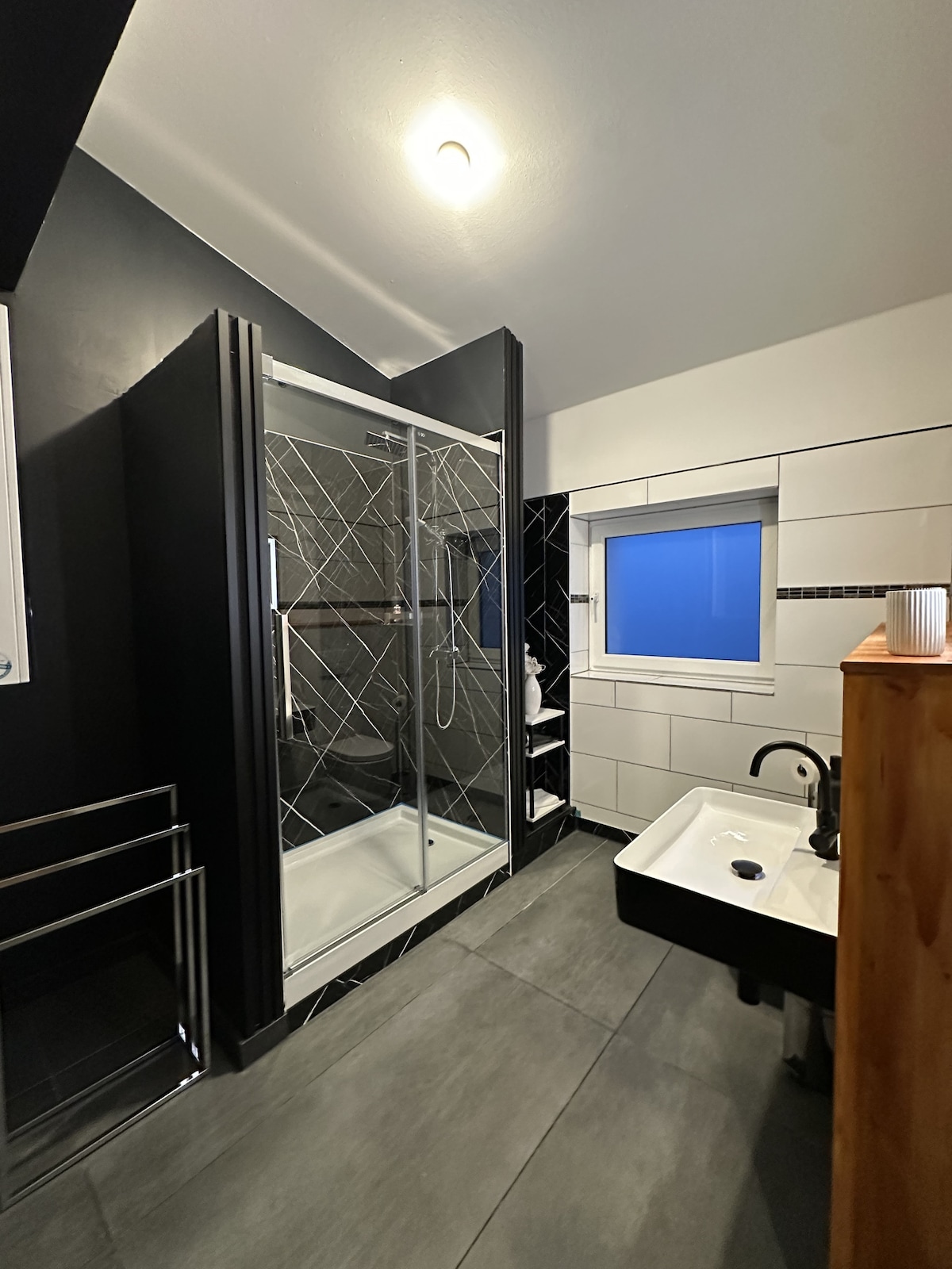 Apartment with bathroom with shower