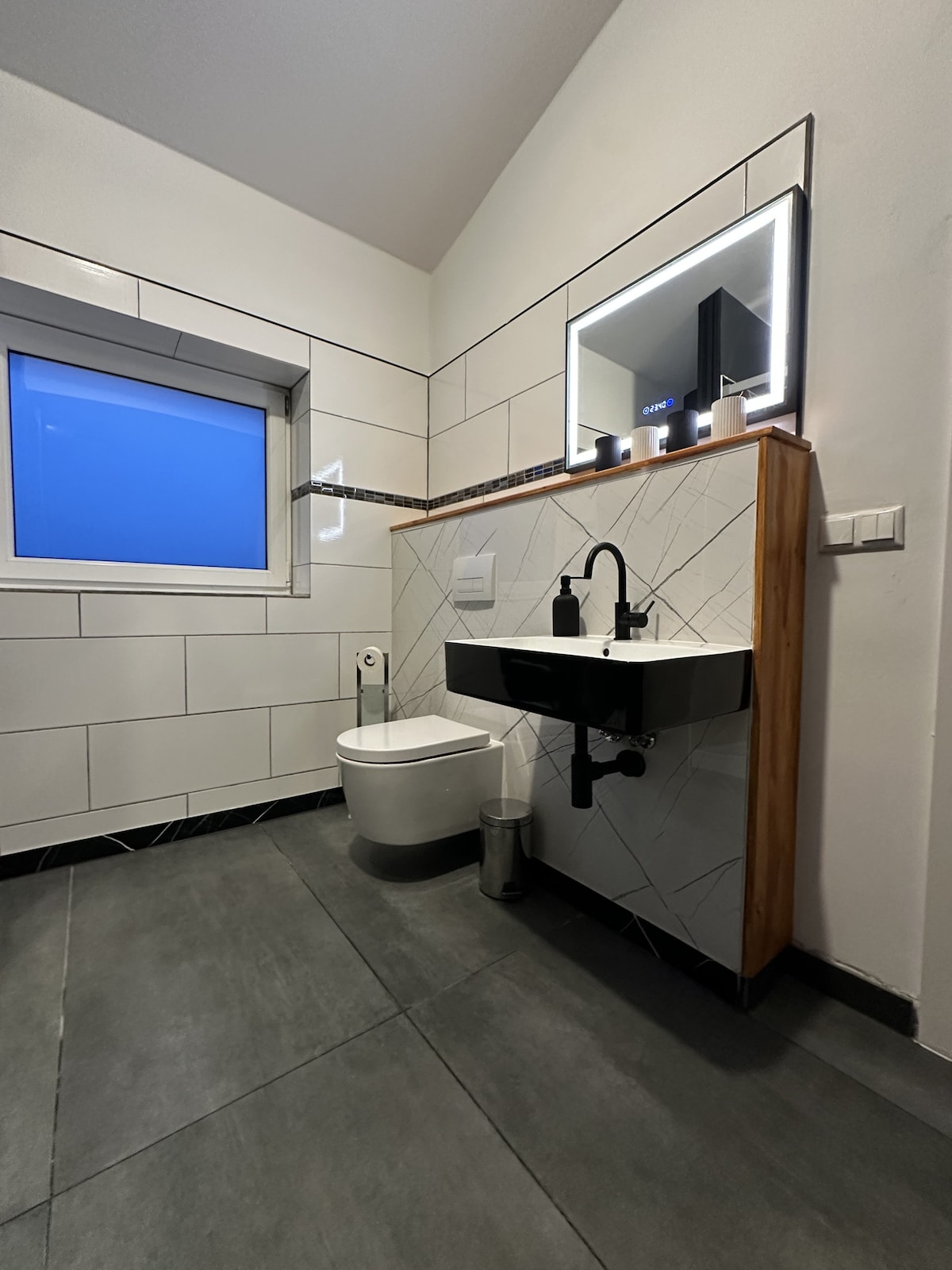 Apartment with bathroom with shower