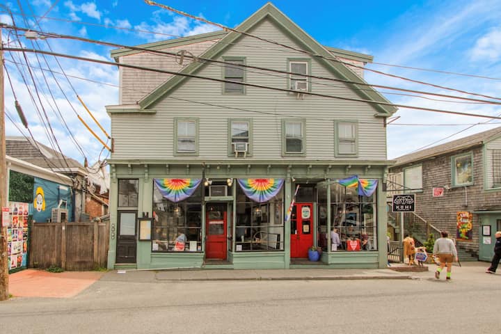 Studio Above Cafe Heaven - Provincetown, MA