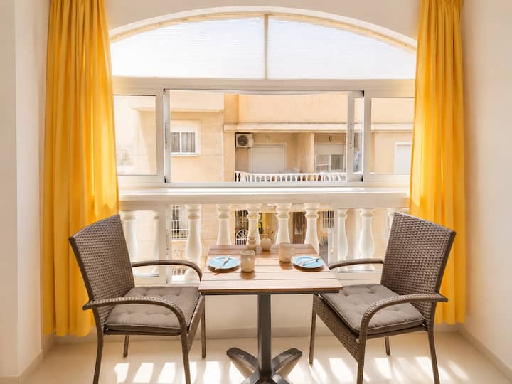 Cozy Appartment In Torrevieja (12+ Days) - Torrevieja