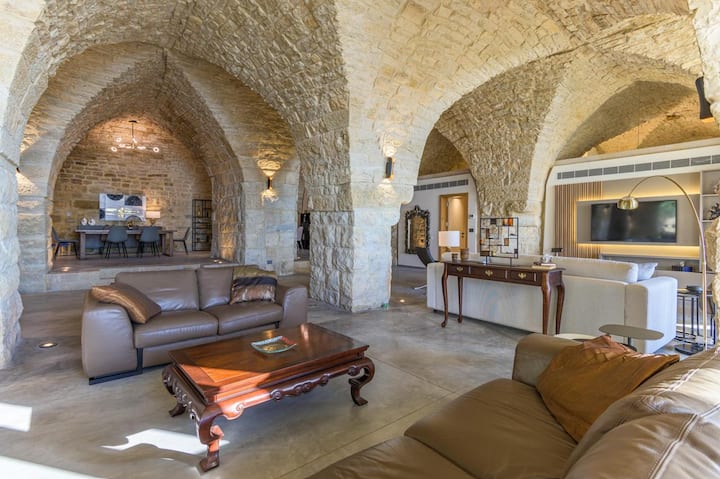 Villa Joïa - 9br Villa, Souk El Gharb - Lebanon