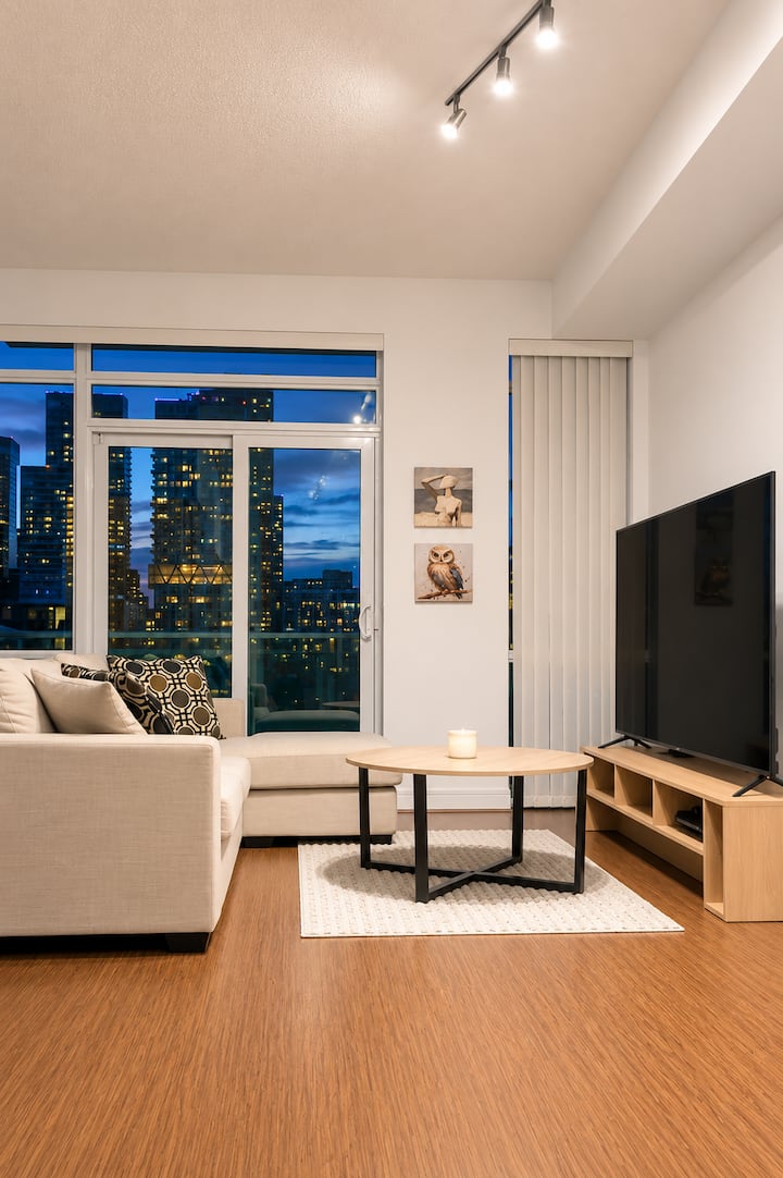 Stylish Downtown Toronto Condo + Parking - Toronto
