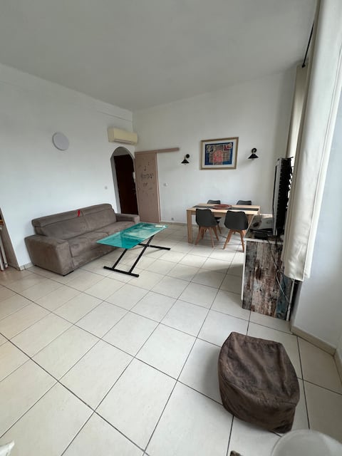 Top performing Airbnb: Downtown, three rooms in Saint Raphaël
