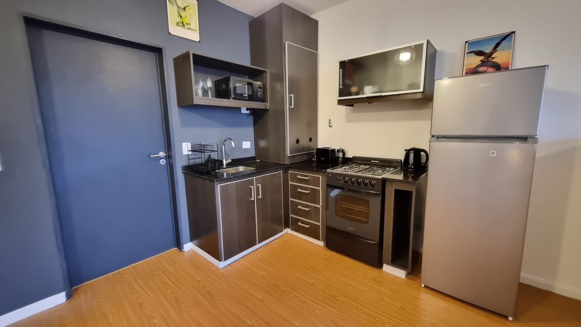 4th-floor studio with balcony