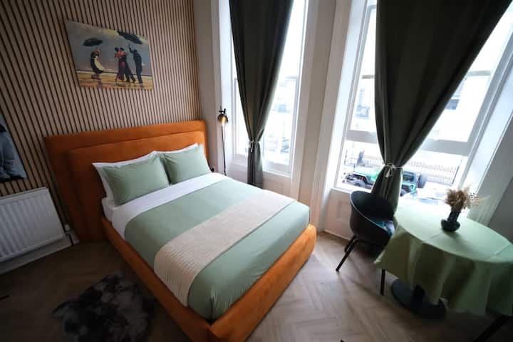 Studio Apartment In  West Kensington | Free Wifi - Whitehall