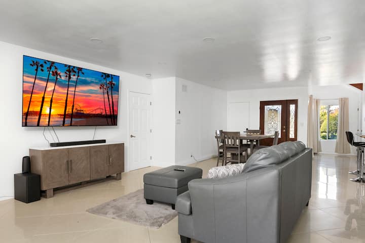 Entire Home | Pool & Gym | Near Sofi | Gardena Ca - Hermosa Beach, CA