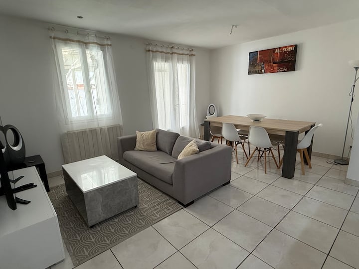 Maison Chaleureuse Avec Bel Extérieur - Perpignan