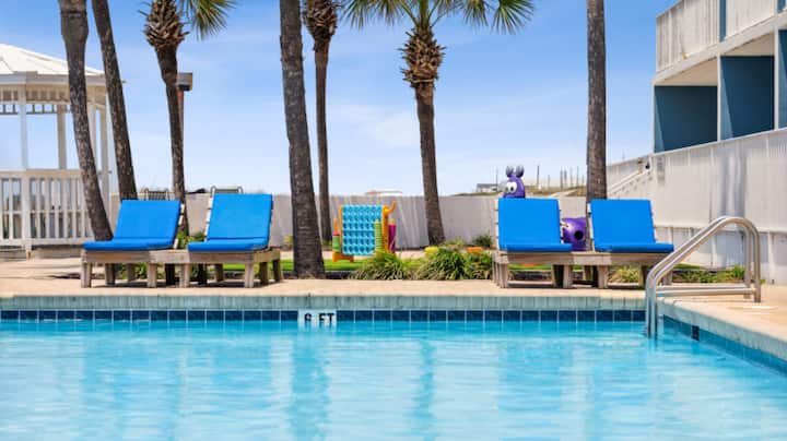 Beachside Living | Pool + Full Kitchen + Views - Panama City Beach, FL