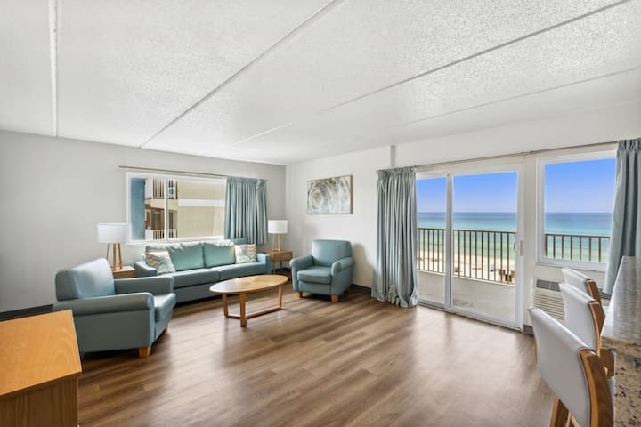 Premier Beach Suite | Top Floor + Full Kitchen - Panama City Beach, FL