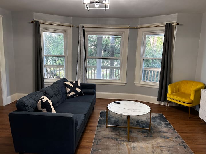 Apartment With Balcony! - Syracuse, NY