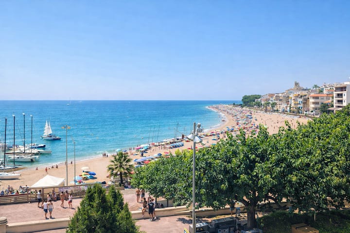 Seaviews, Parking, 30 Seconds From Beach - San Pol de Mar