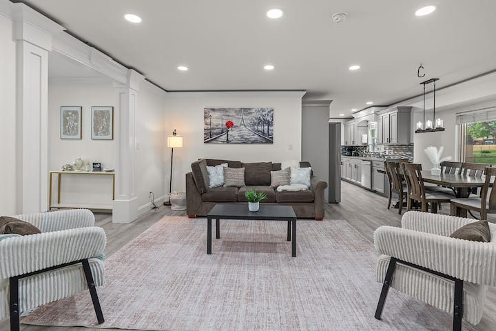 Cozy Luxury Getaway Home King Suite! - Springfield, MO