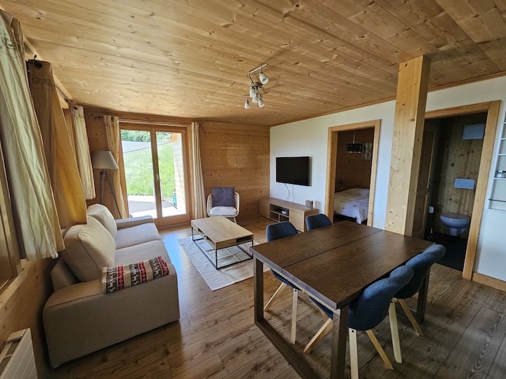 Appartement Au Rez Dans Un Chalet Individuel - レザン
