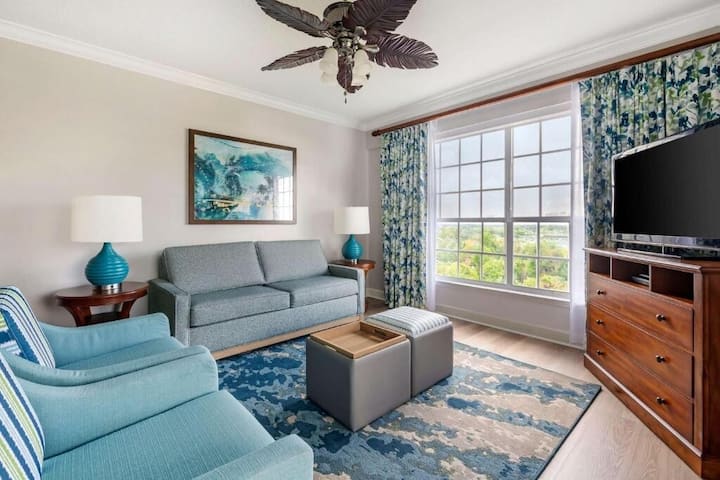 Two 3br Suites 4 Mi To Disney World | Onsite Bus - Orlando, FL