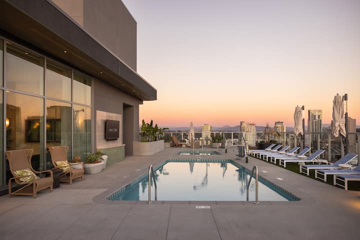 Bay Views + Rooftop Pool Little Italy Living - San Diego, CA