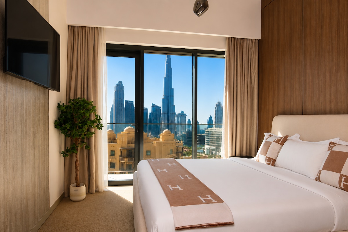 2 Bedroom Furnished Apartment with Fountain View · VII 3