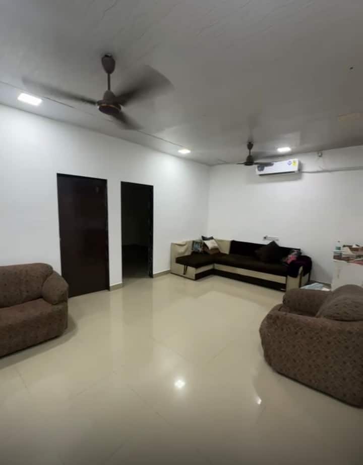 Sunny 2 Bedroom Villa With A Big Garden And Pool - Thane