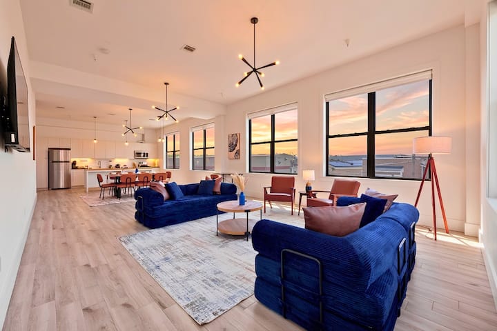Massive 3br Loft Near Nyc | Parking, Gym & Patio - Newark, NJ