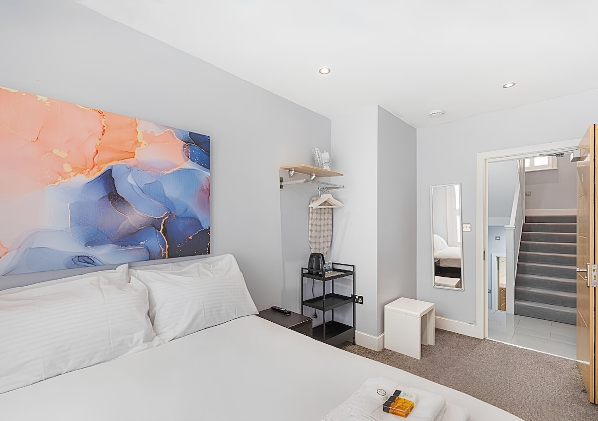 Double Room with Private External Bathroom - R1