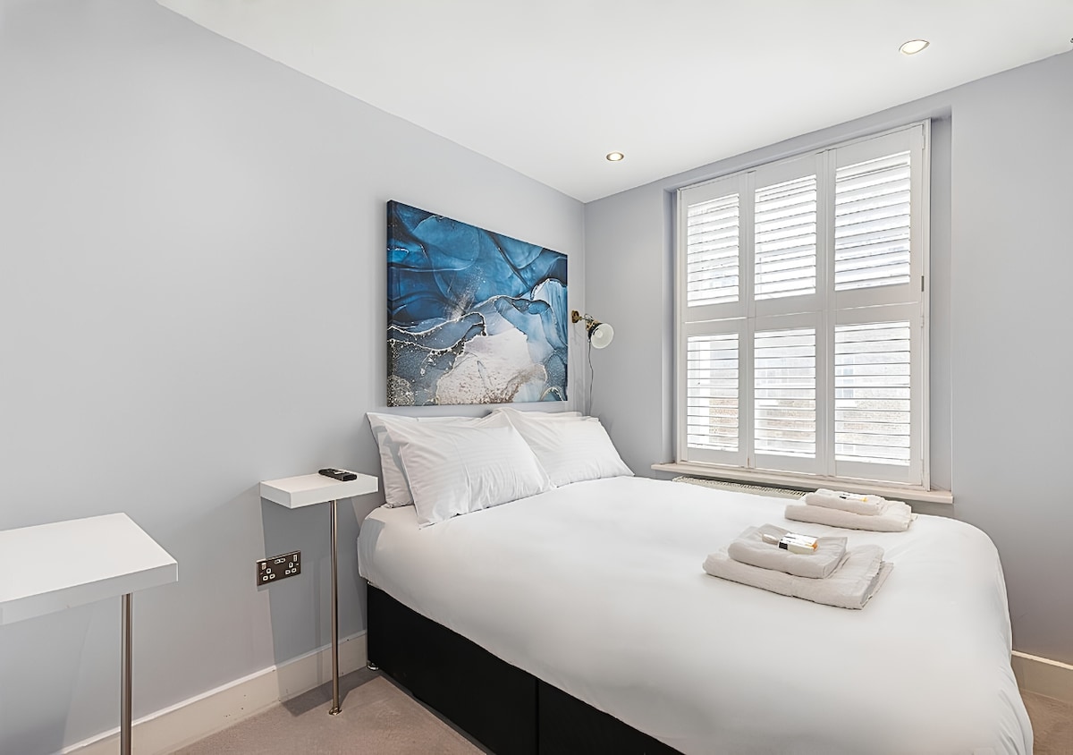 Modern Double Room with Ensuite - R3