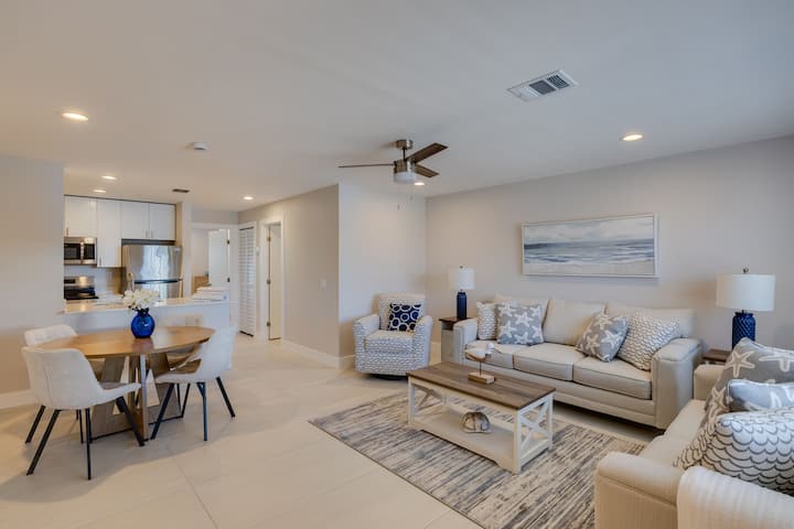 Stunning Condo On Canal With Dock, Steps To Beach - Sanibel, FL