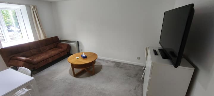 Spacious 1-bed Flat W Parking Near Town & Station - Chelmsford