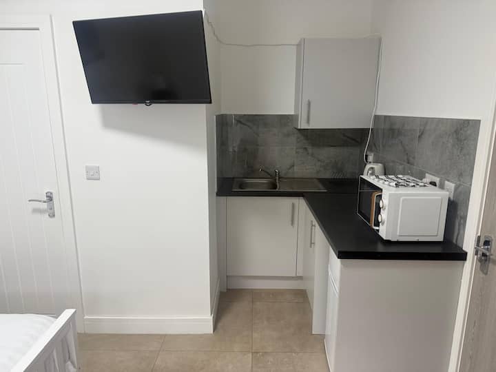 Cozy Studio Flat - With Garden And Modern Amenitie - Cardiff