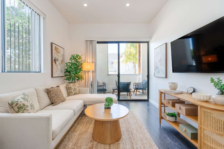 Modern Little Italy Retreat W/ Patio & Parking - Coronado Island, CA