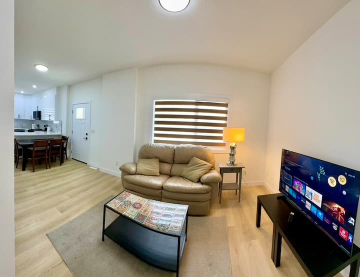 Brand New Town Home 3bdr 2.5 Bath Westend - Edmonton