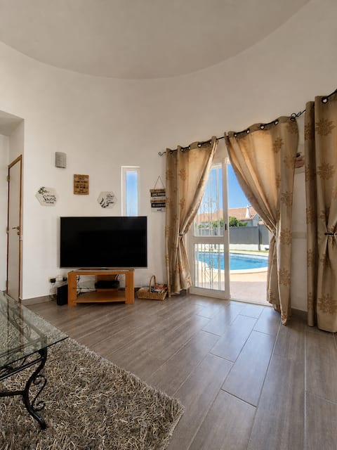 Popular Airbnb listing: 2-Bedroom Villa with Private Pool in Vilamoura in Loulé