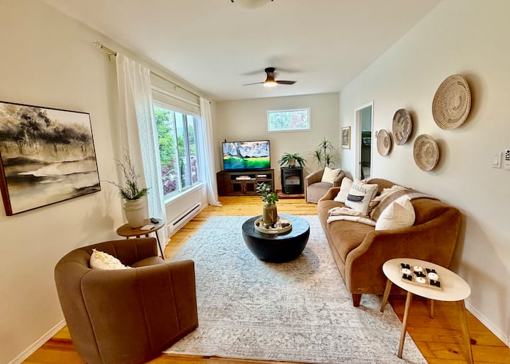 Okanagan Lakeside Landing Retreat/beach Access! - Vernon