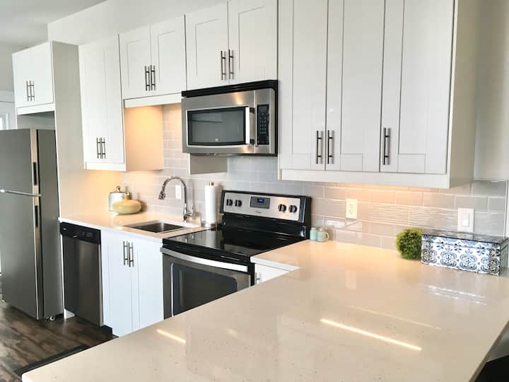 Modern 1-bedroom Guest Suite With Private Entrance - Abbotsford