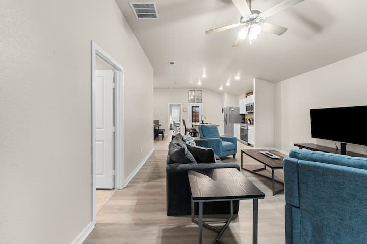 Basin Haven, King Bed, 3br Clean Modern, Garage - Odessa, TX
