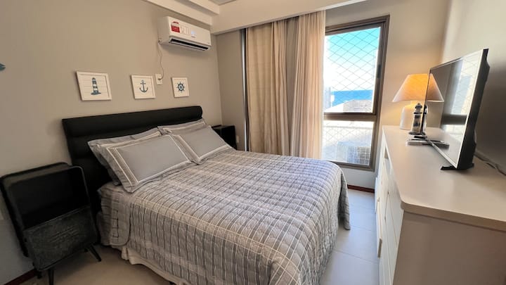 Suite Sea: tiene una cama tamaño queen y una hermosa litera. Tiene un televisor inteligente de 42pulgadas, aire acondicionado dividido y un armario.