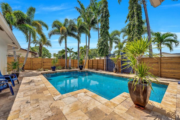 Luxury Pool Villa In Fort Lauderdale Sleeps 7 - Coconut Creek, FL