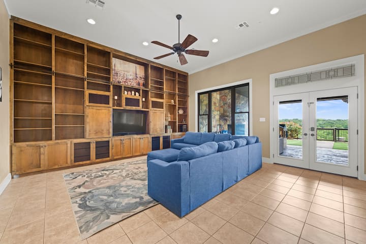 Wanderers Haven - Pool + Media Room, Gatherings - Belton, TX