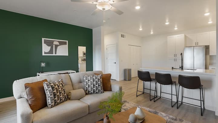 Landing | Chic 1bd, Gym, Clubhouse - Las Vegas, NV