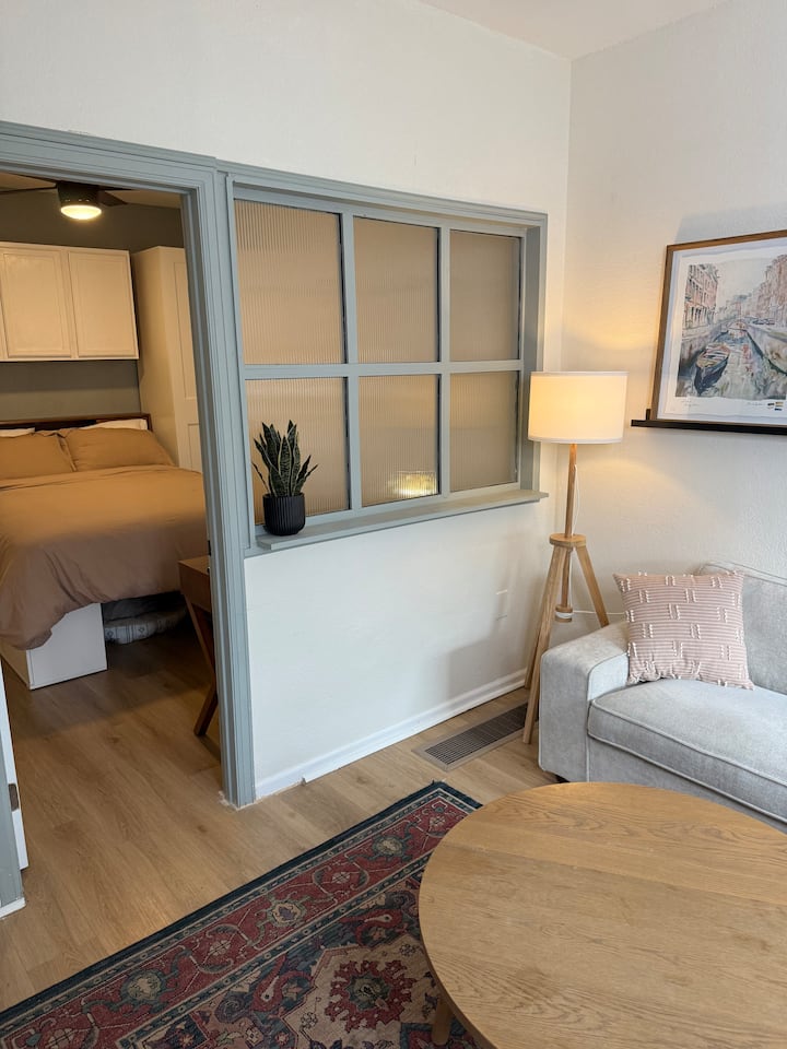 Cozy 1br Flat Near Rino With Fenced Yards - Denver, CO