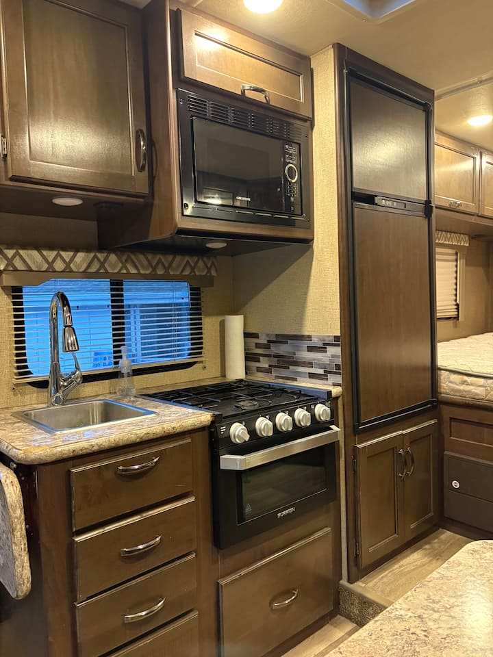 Premium Rv Stay In Central Bellevue - Bellevue, WA